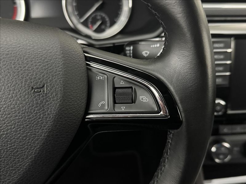 Škoda Superb 2,0 TDi 110kW L&K DPH ACC DCC - fotka 12 z 56