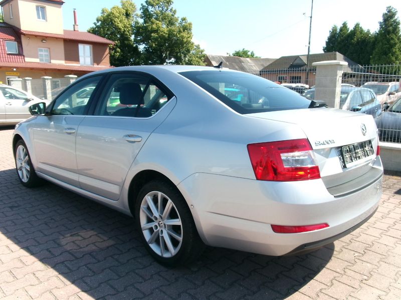 Škoda Octavia (2013) 1,4 TSI AC BT NAVI TEMP - fotka 6 z 38