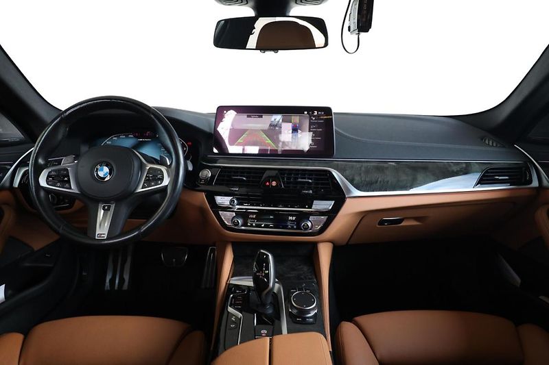 BMW Řada 5 M550i xDrive - fotka 5 z 30
