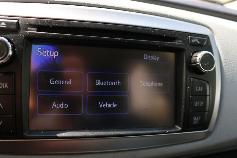 Toyota Yaris 1,5 Hybrid, Automat - fotka 27 z 40