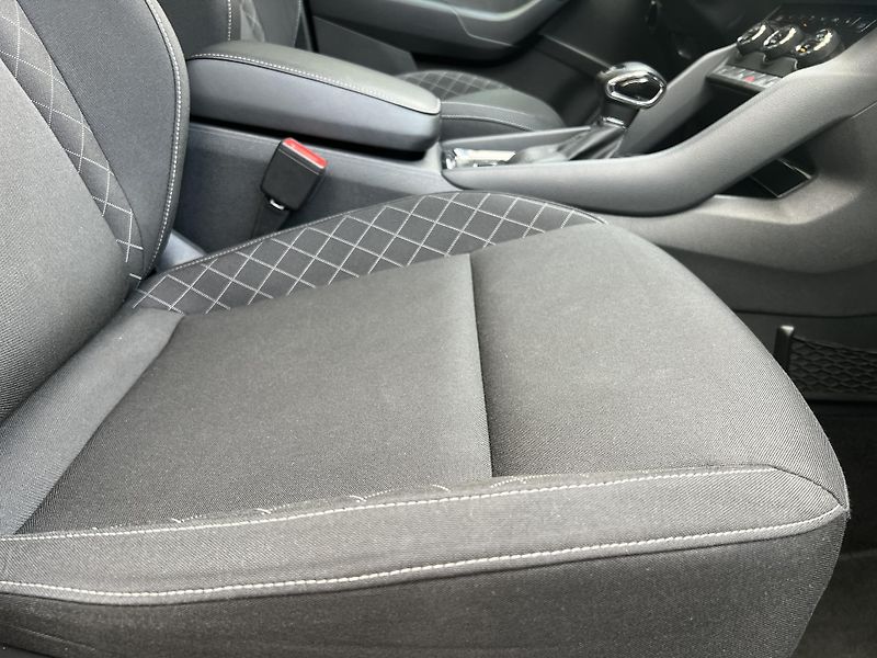 Škoda Karoq Style 1.5TSi DSG KAMERA NAVI - fotka 39 z 50