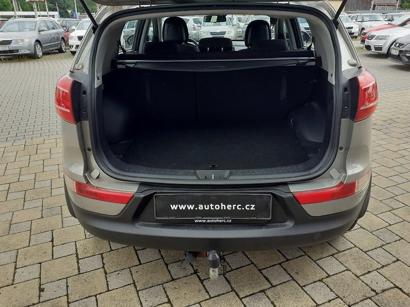 Kia Sportage (2011) 2.0 GDi 4x4 ČR - fotka 15 z 32