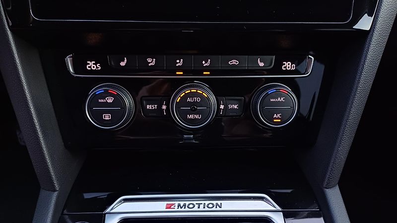 Volkswagen Passat Variant (2019) 2.0 Bi-TDI HIGHLINE - fotka 30 z 54