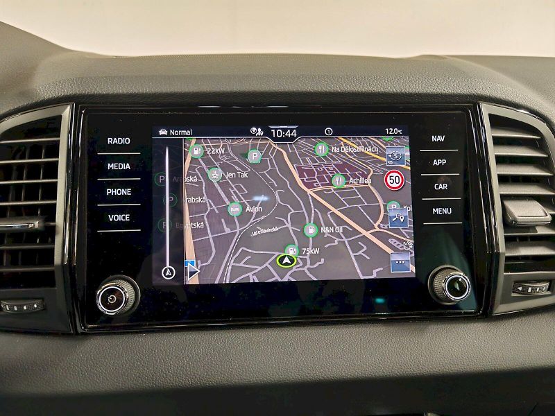 Škoda Karoq (2025) 1.5 TSI 110 kW DSG Sportline - fotka 10 z 32