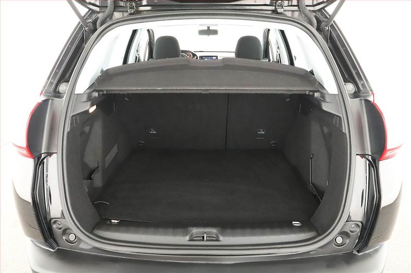 Peugeot 2008 (2017) 1.2 PureTech, Automat - fotka 11 z 16
