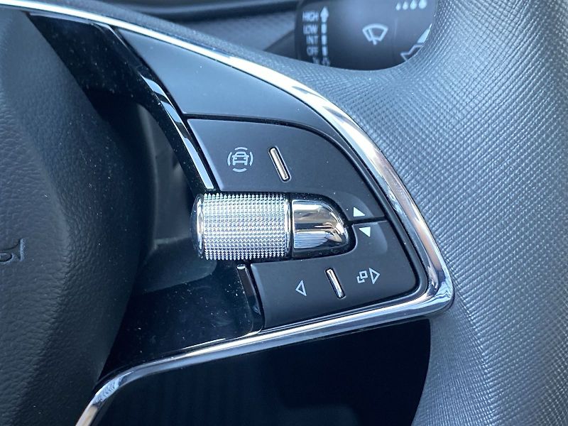 Škoda Kamiq (2023) 1.0 TSI Ambition - fotka 23 z 33