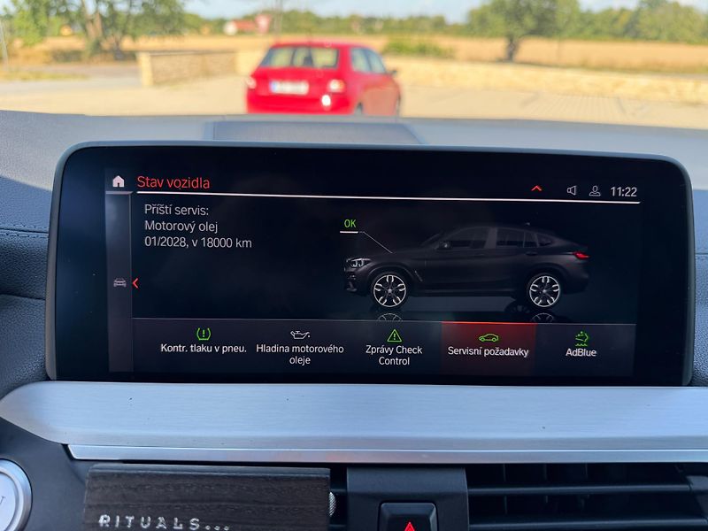 BMW X4 M40d xDrive M-PAKET - fotka 18 z 21