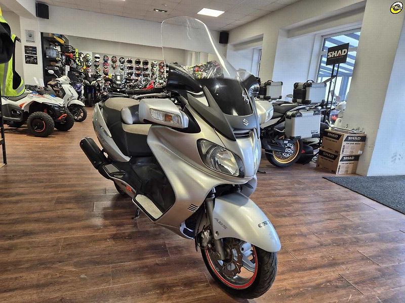 Suzuki Burgman 650 Executive (2005) - fotka 8 z 20