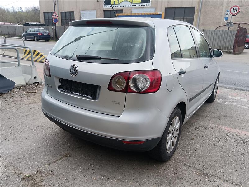 Volkswagen Golf Plus 1,9 TDi DSG  Comfortline - fotka 10 z 20