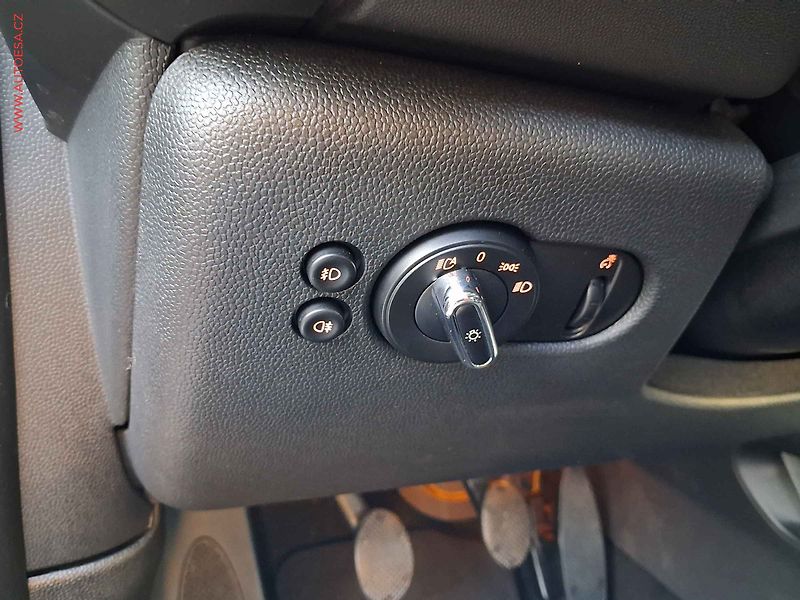 Mini Cooper (2017) 1.5i, LED, AC, temo - fotka 13 z 14
