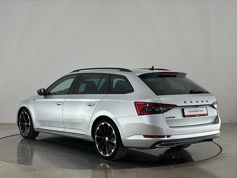 Škoda Superb Sportline DSG - fotka 15 z 29