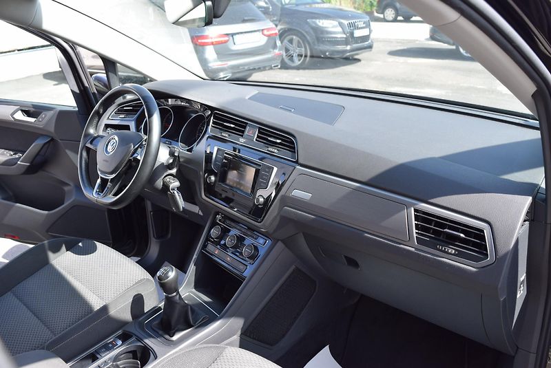 Volkswagen Touran (2016) 2.0TDI 110kw 7MÍST CLBMT OPS  - fotka 33 z 50