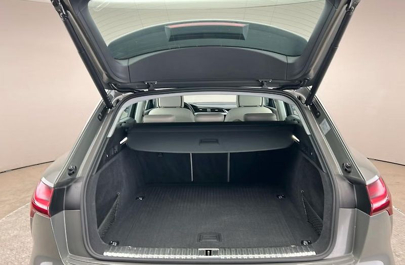 Audi Q8 e-tron 55 Quattro Kam. Bílý interiér - fotka 14 z 27
