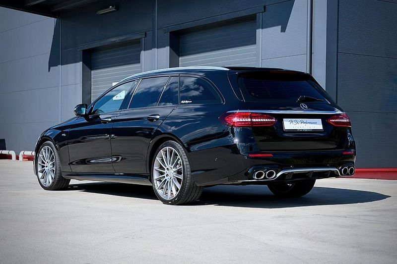 Mercedes-Benz Třídy E (2018) Mercedes-Benz E 53 AMG 4Matic+ - fotka 15 z 52