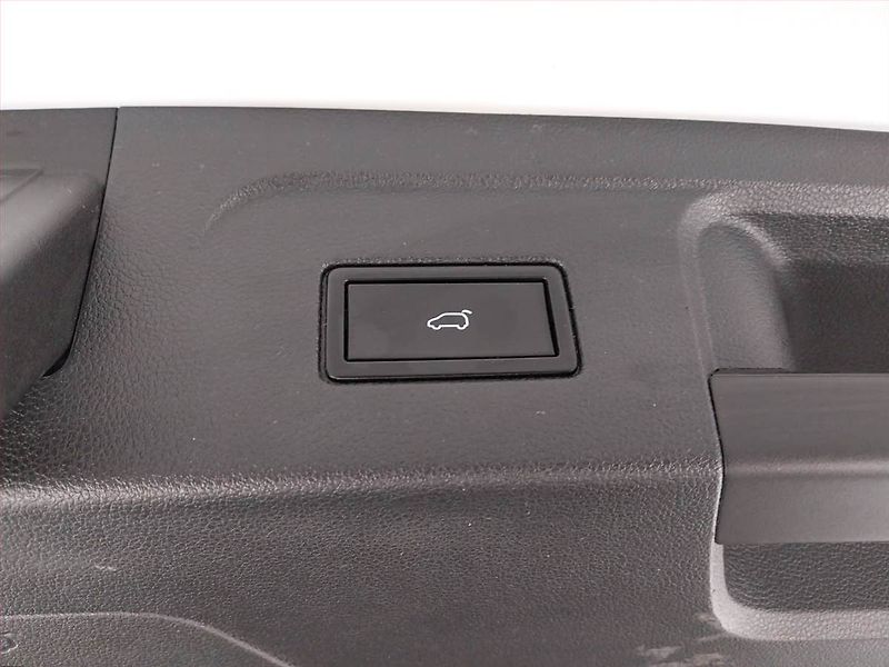 Volkswagen Touran (2017) R-Line 2.0 TDI, Automat - fotka 16 z 24