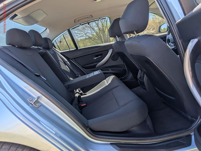 BMW Řada 3 (2012) 2.0 i 328i, AC, TZ, navi - fotka 11 z 14