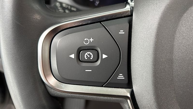 Volvo XC60 2.0 T6 AUT AWD Recharge Core - fotka 14 z 32
