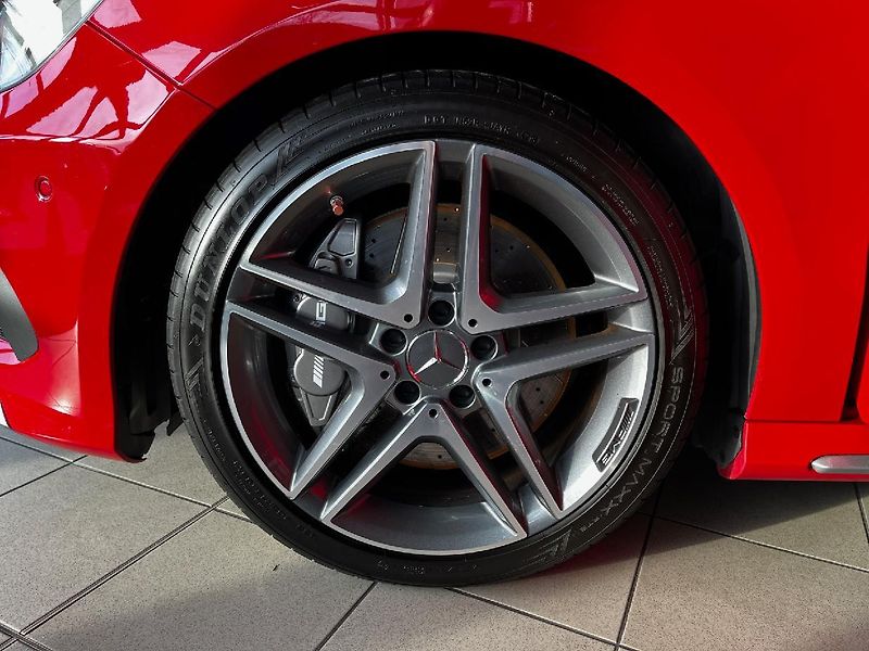Mercedes-Benz Třídy A A 45 AMG 4Matic - fotka 20 z 29
