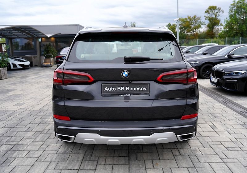 BMW X5 40i xDrive/340 PS/tažné/panora - fotka 5 z 47