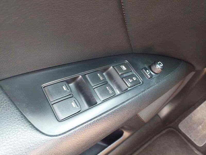 Suzuki Kizashi 2.4 4WD - fotka 51 z 59