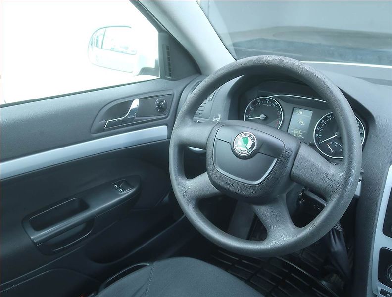 Škoda Octavia (2011) 1.4 TSI, Serv.kniha - fotka 7 z 14