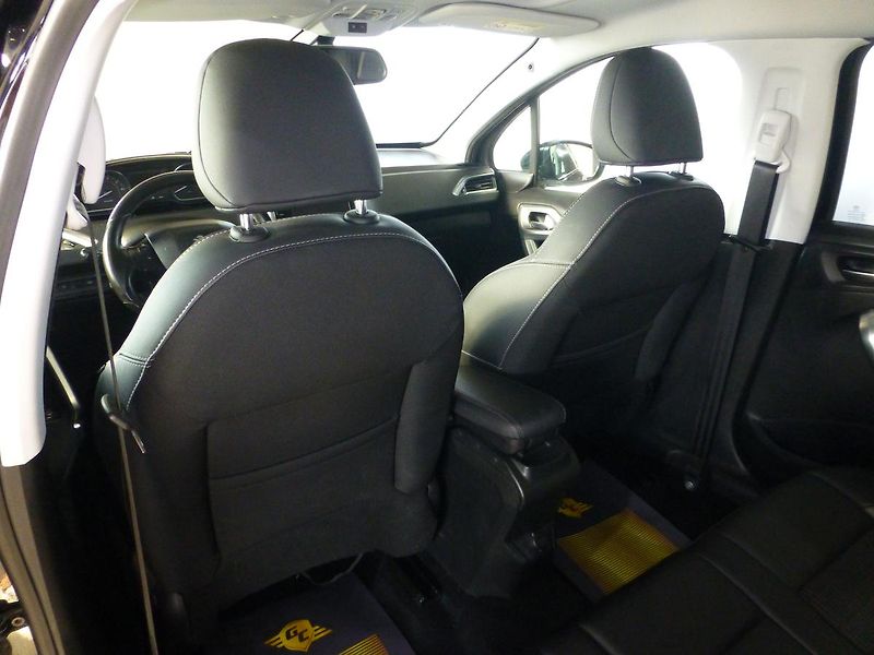 Peugeot 2008 (2019) 1,2-96KW*NAVI*PARK.S**PANORAMA - fotka 18 z 27