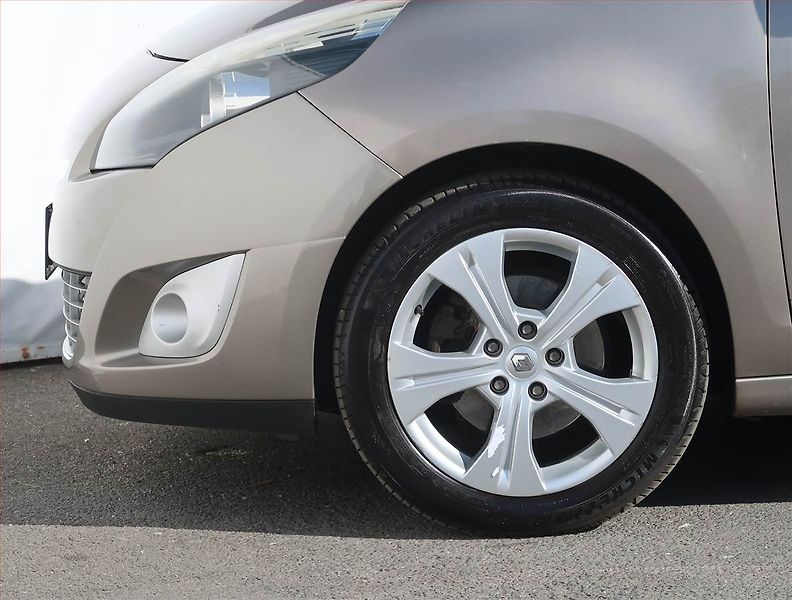 Renault Grand Scénic (2010) 1.9 dCi, ČR,1.maj, po STK - fotka 14 z 18