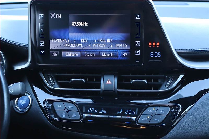 Toyota C-HR (2018) Selection 1.8 Hybrid, Automat - fotka 12 z 24