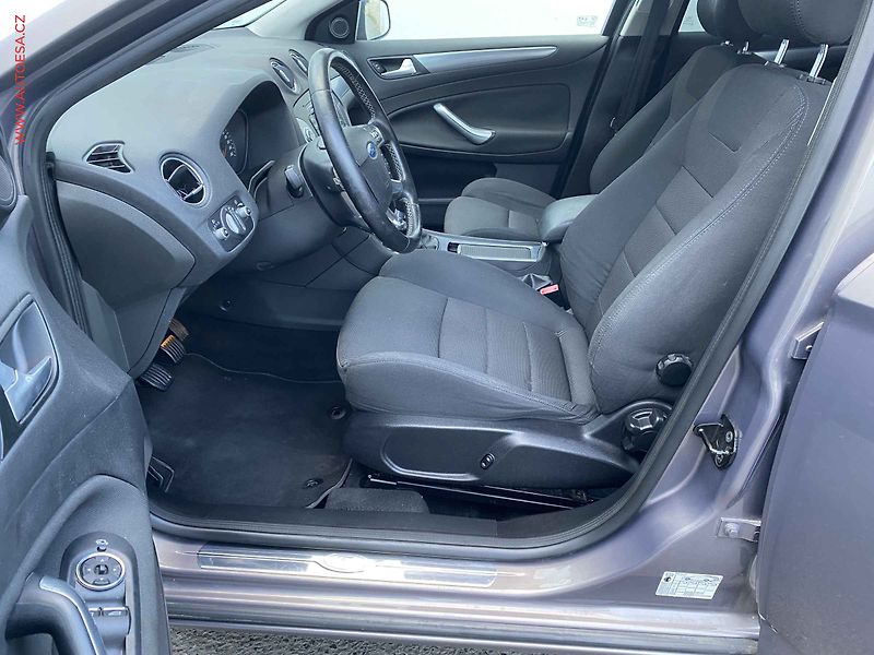 Ford Mondeo (2012) 2.0 TDCi, Titanium, navi - fotka 9 z 19