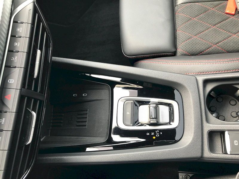 Škoda Octavia (2025) COMBI RS 2,0 TSI 195 KW 7-STUP - fotka 30 z 31