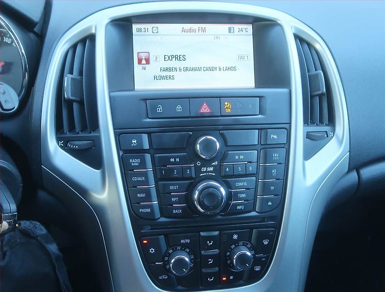 Opel Astra (2011) 1.7 CDTI, Navi, Xenony - fotka 12 z 15