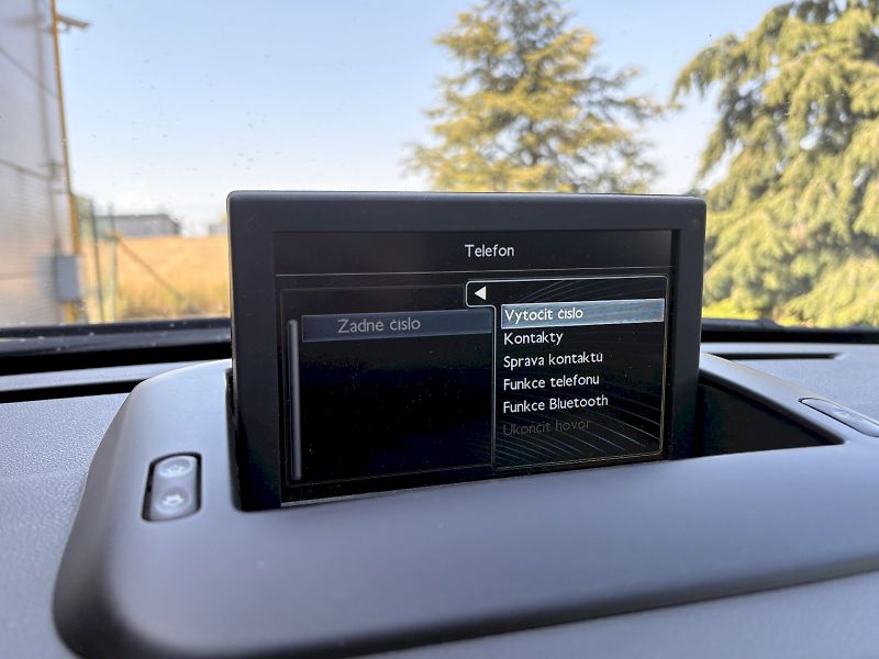 Peugeot 5008 (2015) BlueHDI 84 kW AT Allure PANO - - fotka 14 z 28