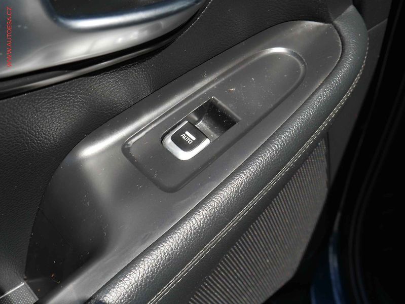 Kia Carens (2017) 1.6GDi, 1.maj,ČR, Navi, park - fotka 12 z 22