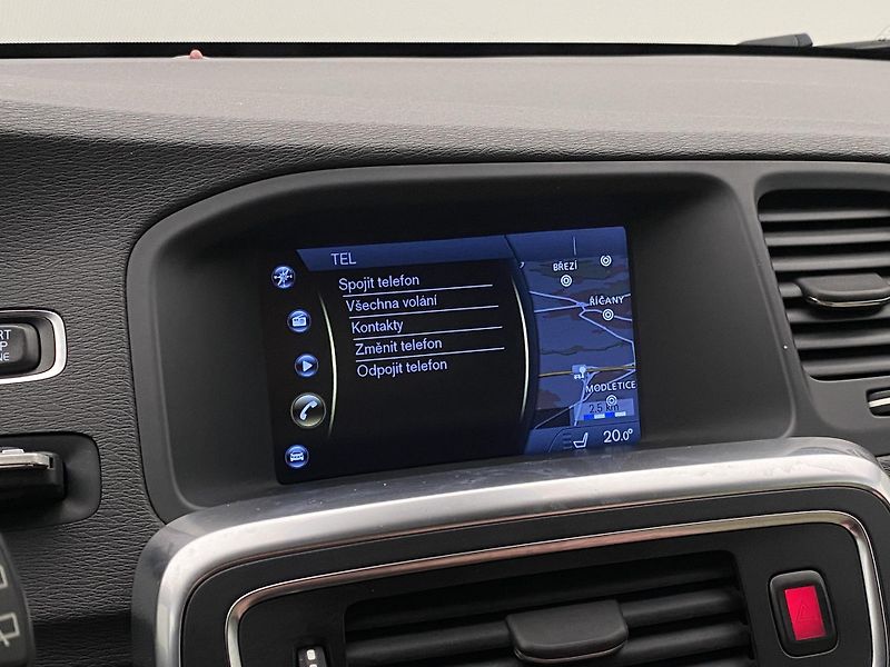 Volvo V60 D2 SUMMUM AUT - fotka 36 z 44