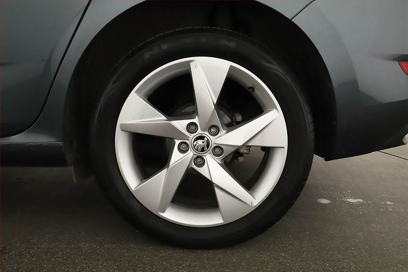 Škoda Scala (2020) 1.0 TSI, Automat, Tempomat - fotka 12 z 15