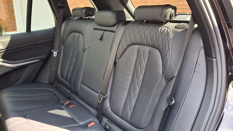 BMW X5 4.0xD-MPAK-R22-NEZ.T.-TAŽNÉ - fotka 33 z 43