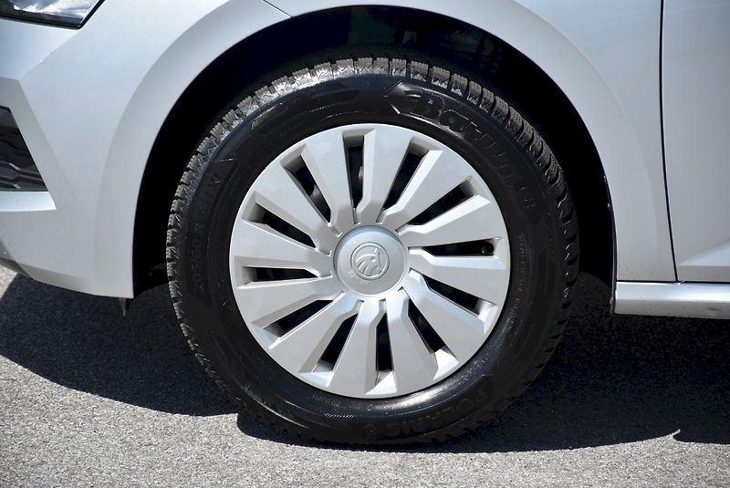 Škoda Kamiq (2022) Ambition 1.0 TSI 81kW - fotka 28 z 28