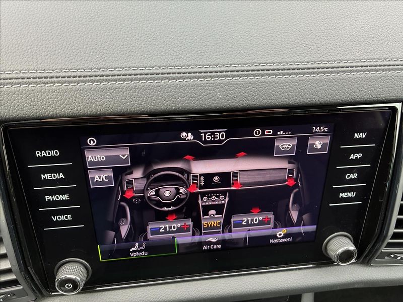 Škoda Kodiaq 2,0 TDI 4X4 147 KW TAŽNÉ PANO - fotka 31 z 36