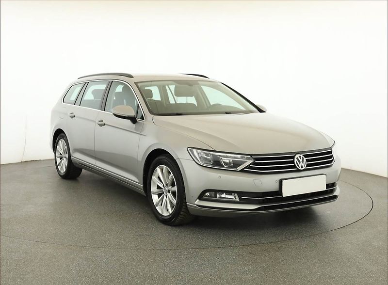Volkswagen Passat (2015) 2.0 TDI, Navi, Tempomat - fotografie inzerátu