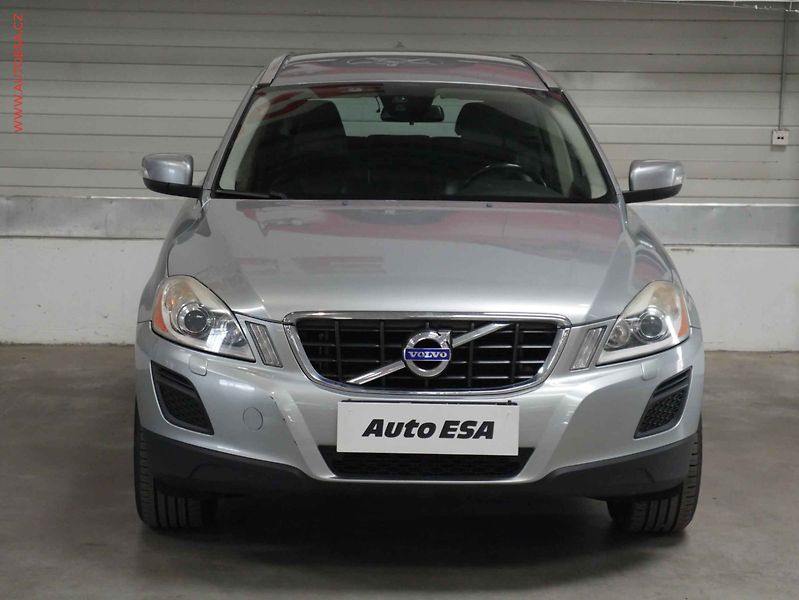 Volvo XC60 (2012) 2.4 D 4x4, 1.maj,ČR, Xenon - fotka 2 z 17