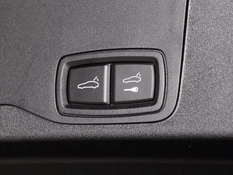 Porsche Taycan 4 Cross Turismo HuD Pano 360 - fotka 24 z 25
