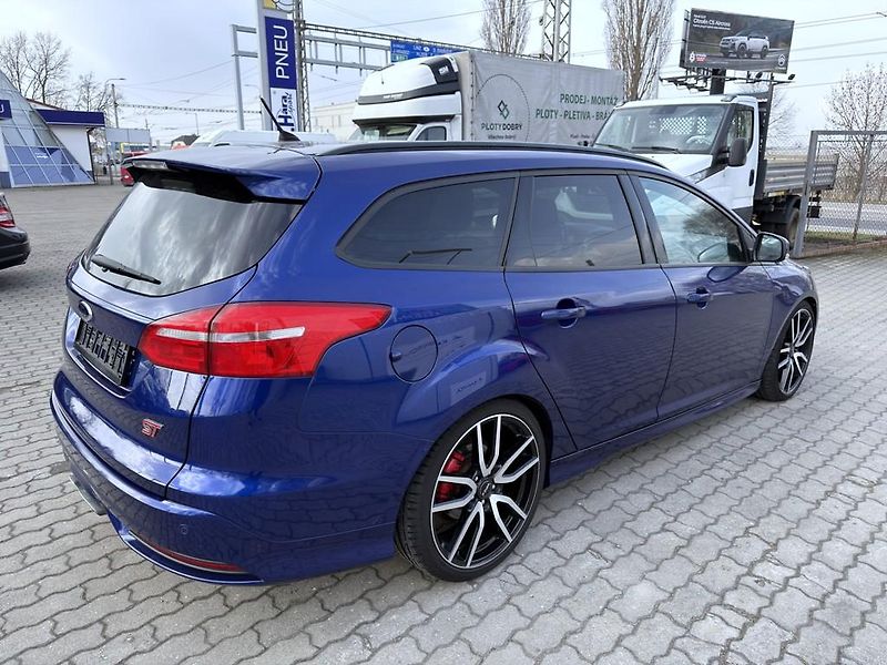 Ford Focus 2.0 ST 184 kW navi. xenony - fotka 5 z 23
