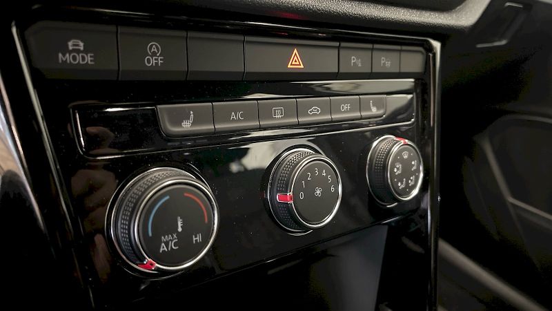 Volkswagen T-Roc (2024) R-Line 1.0 TSI 81kW - fotka 21 z 27