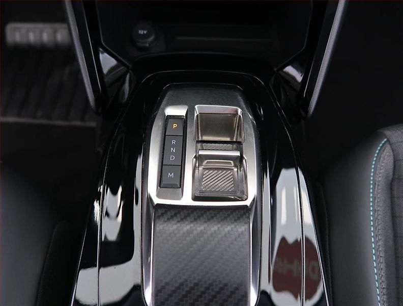 Peugeot 2008 (2022) Allure 1.2 PureTech, Automat - fotka 13 z 25