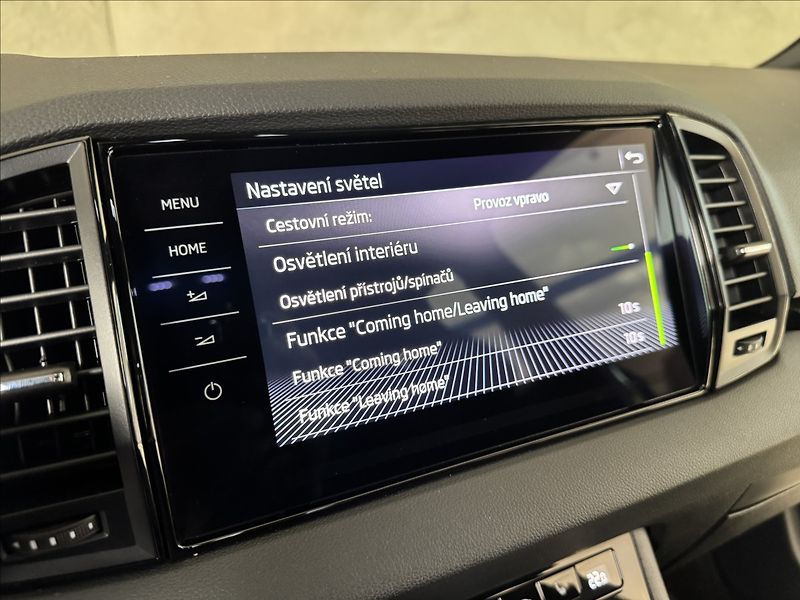 Škoda Karoq 2,0 TDi  DSG 4x4 Sportline LED - fotka 28 z 44