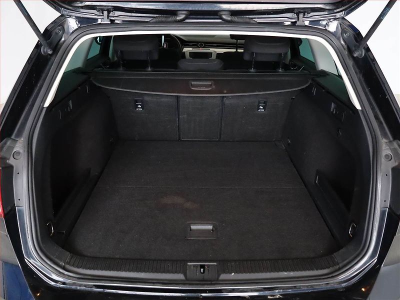 Volkswagen Passat (2015) Comfortline 2.0 TDI, Navi - fotka 12 z 17