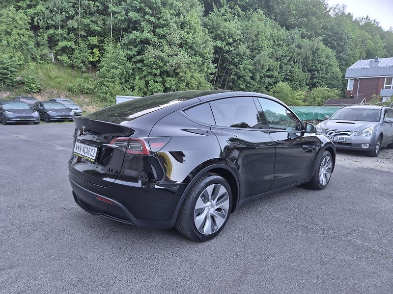 Tesla Model Y RWD 220kw 19ALU SOH 95% - fotka 5 z 49