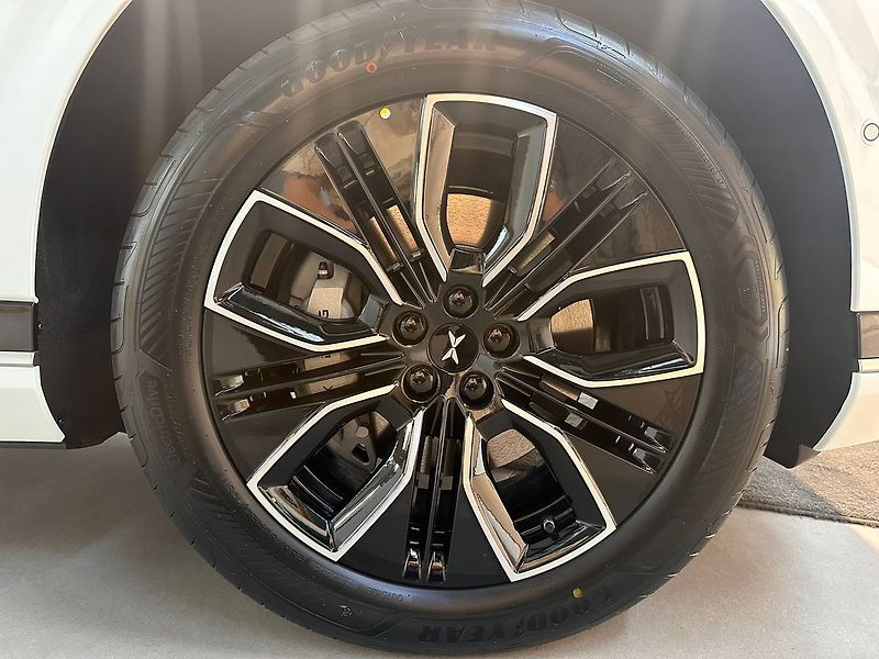 Xpeng G9 (2026) RWD Long Range - 351 HP !!! - fotka 9 z 12