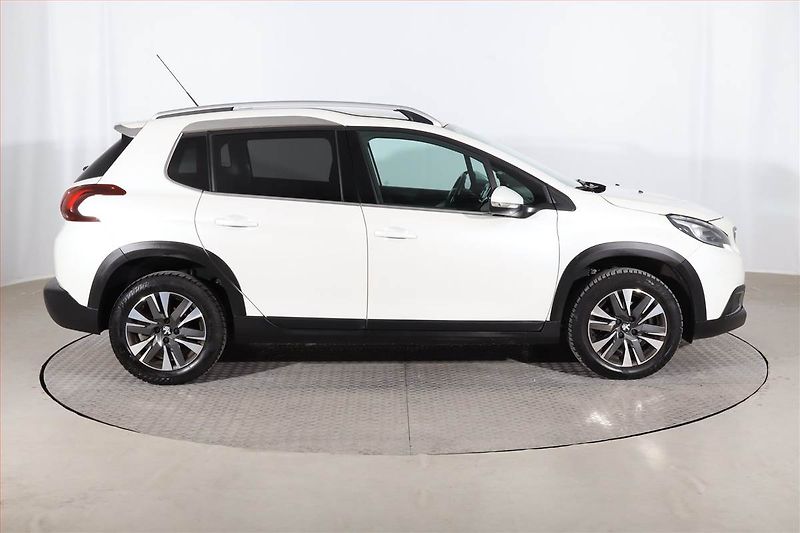 Peugeot 2008 (2018) 1.2 PureTech, Automat - fotka 6 z 25