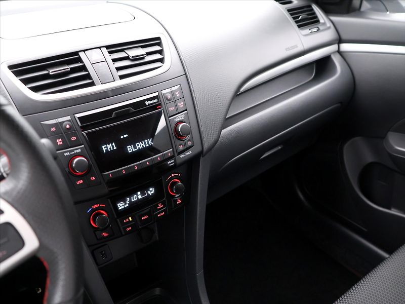 Suzuki Swift 1,6 VVT 100kW Sport Aut.klima - fotka 23 z 35